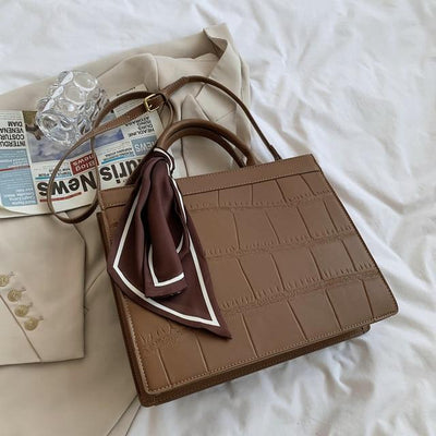 Cleo - Elegante und klassische Handtasche