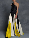 Monochrome Eleganz im Strahlen-Design